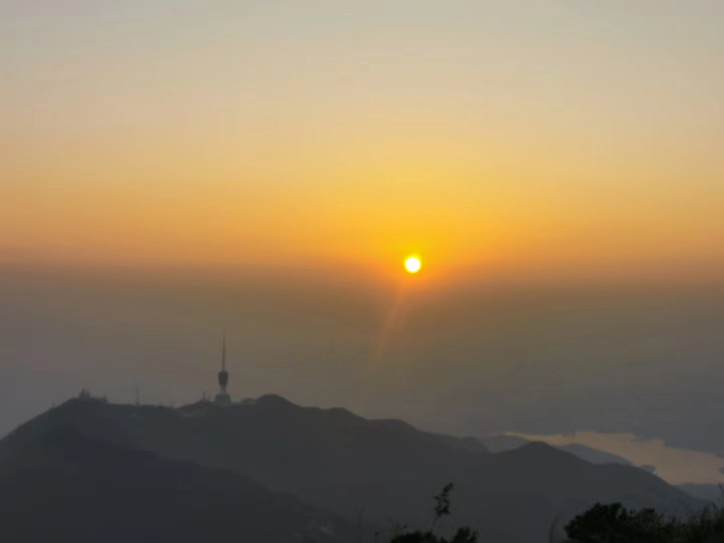 梧桐山 山顶落日