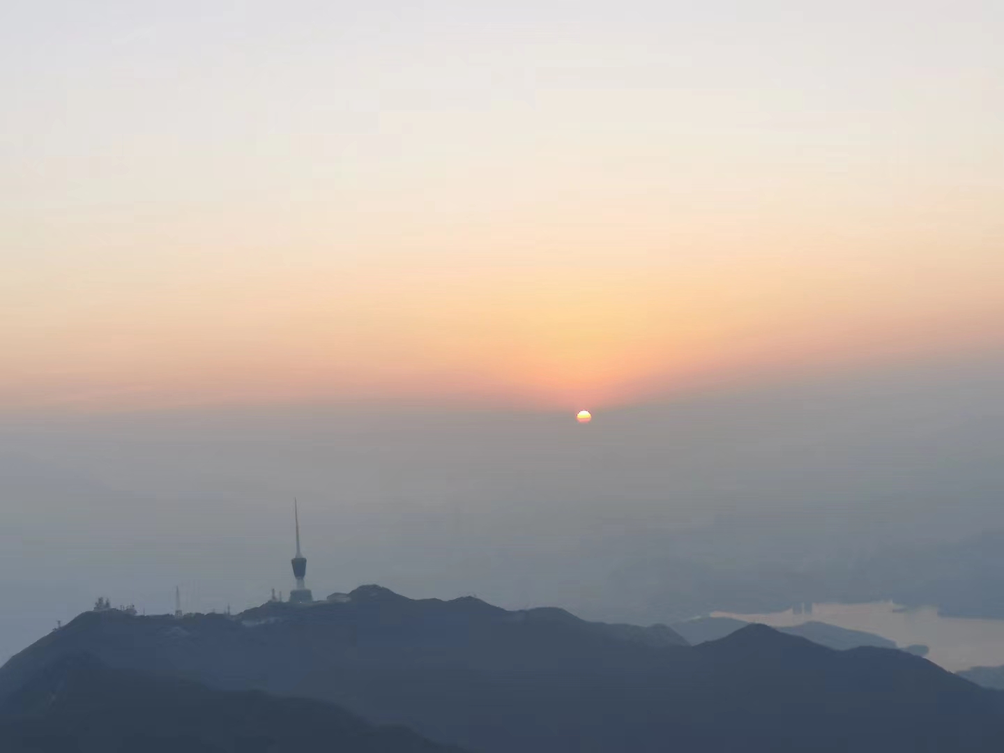 梧桐山 山顶落日