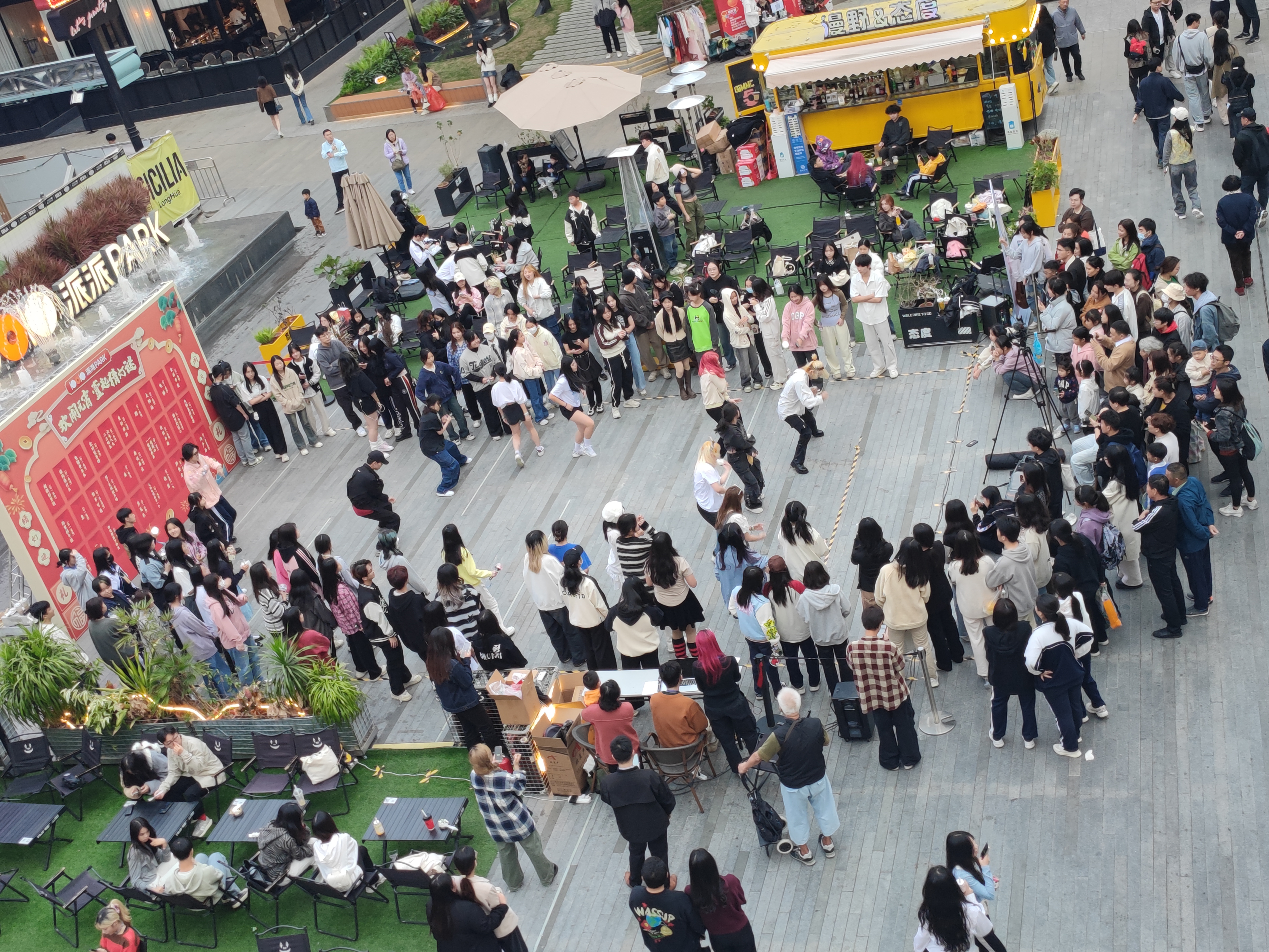 纳瓦餐厅 门前广场